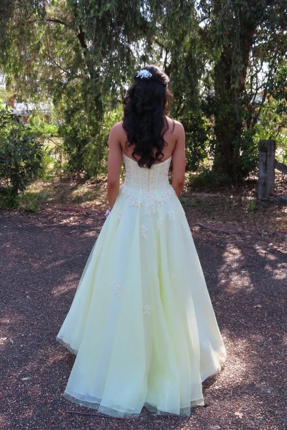 Charming A-line Strapless Sleeveless Appliqué Tulle Floor-Length Prom Dress