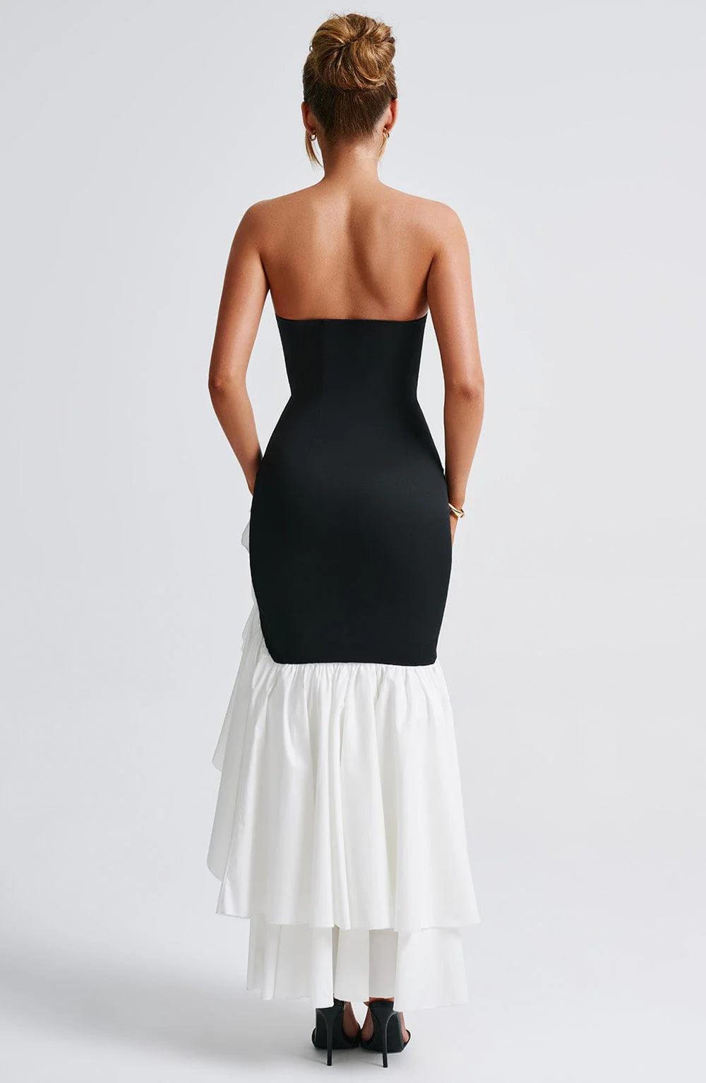 Sleeveless Chic Long Mermaid Prom Dresses with Slit Black/White Strapless Formal Evening Gown Ruffle Wedding Party Dresses