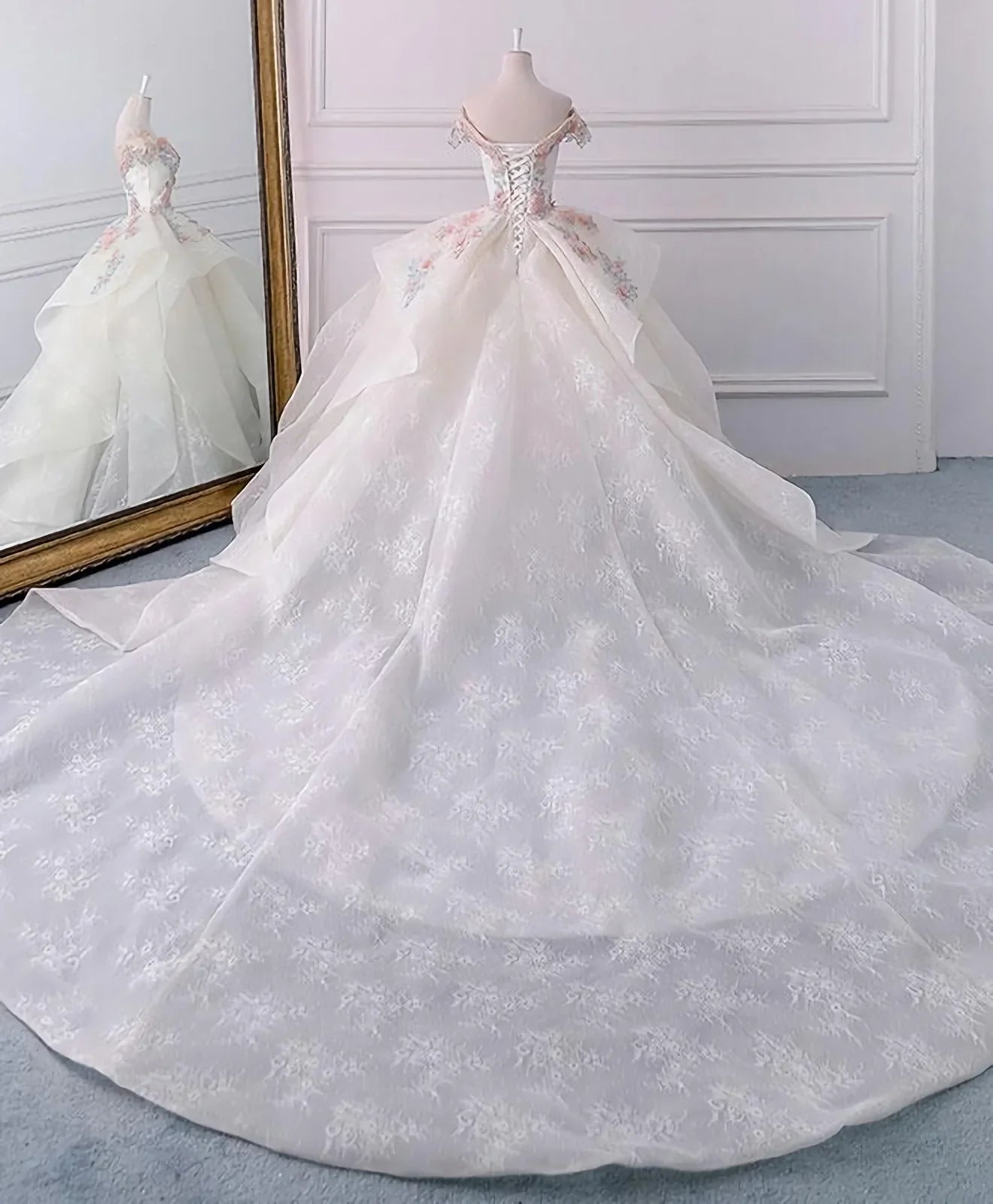 V Neck Stunning Off The Shoulder Flower Ball Gown Lace Wedding Dress With Long Train