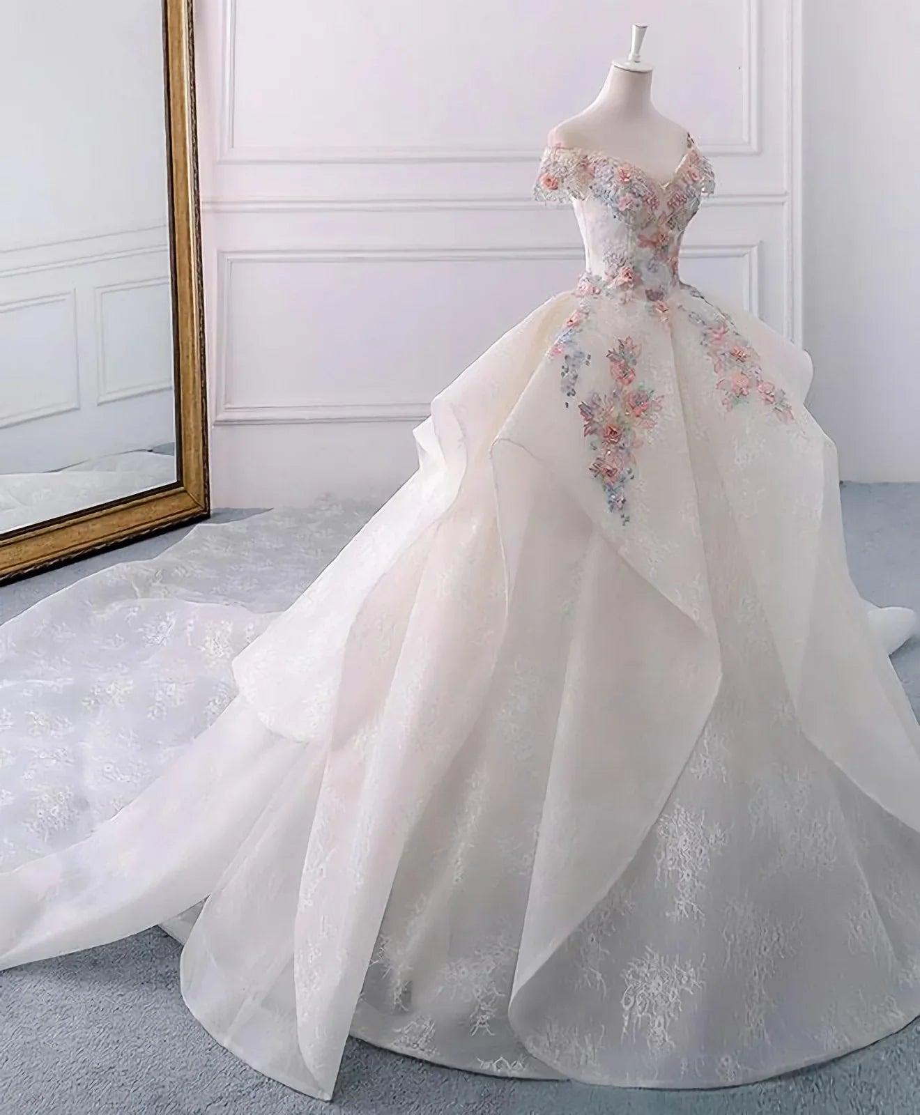 V Neck Stunning Off The Shoulder Flower Ball Gown Lace Wedding Dress With Long Train