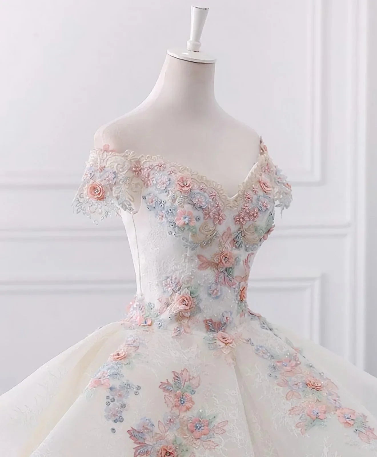 V Neck Stunning Off The Shoulder Flower Ball Gown Lace Wedding Dress With Long Train