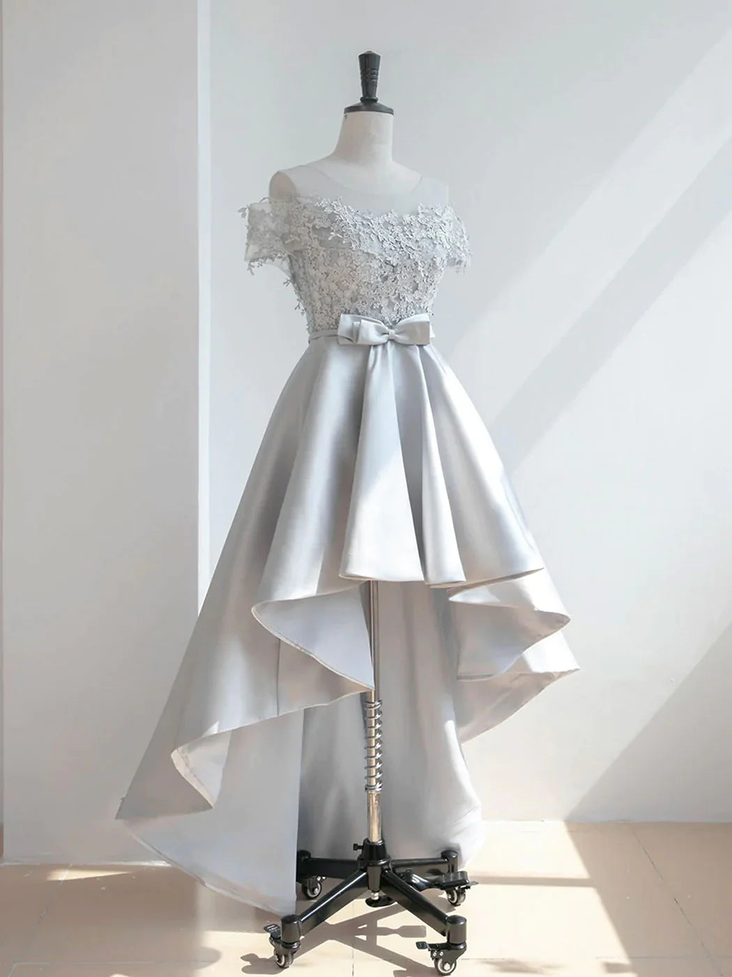 Gray Scoop Neckline High Low Lace Homecoming Dresses