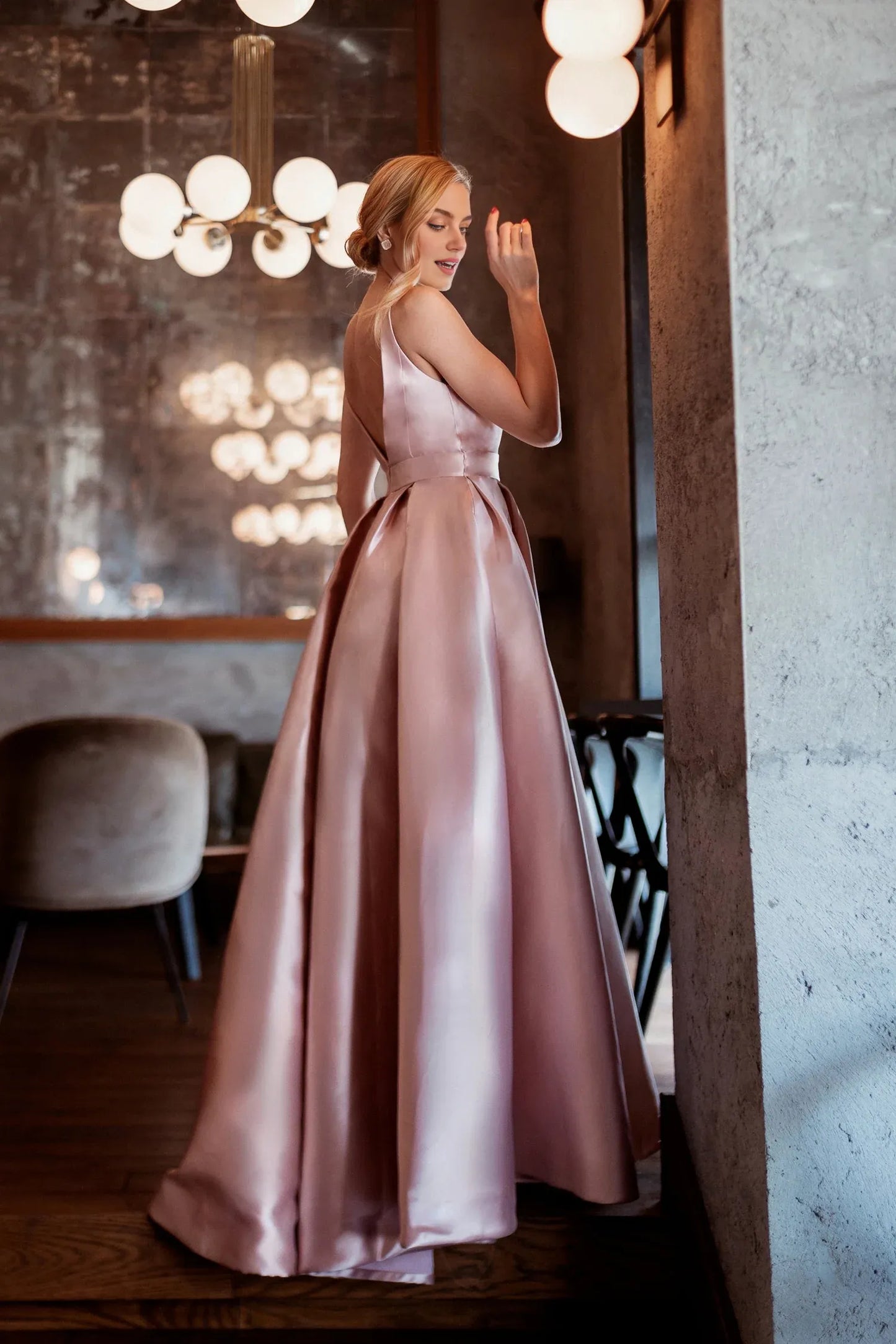 Xuewuba Dress Ball Gown A Line Prom Dress Sleeveless Classic V Neck V Back Sweep/Brush Train Formal Dress
