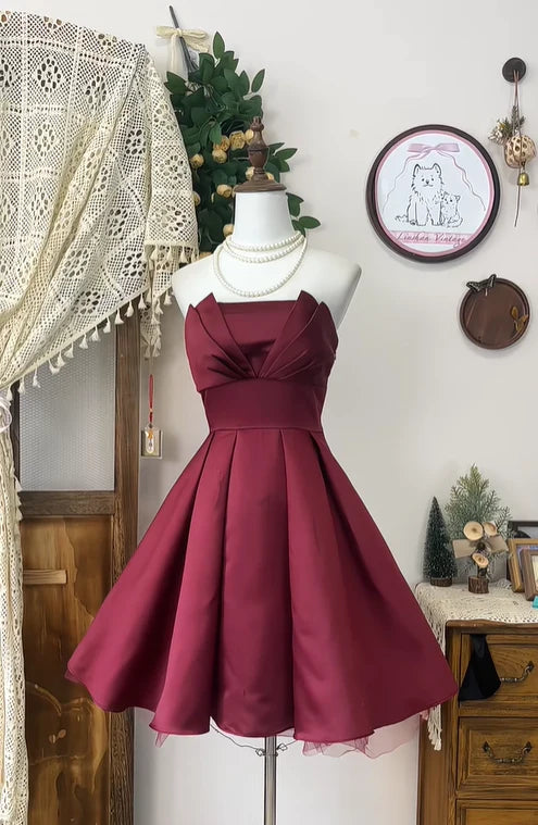 Xuewuba Dress Simple A Line Strapless Burgundy Satin Pleated Short Homecoming Dress Cocktail Dress