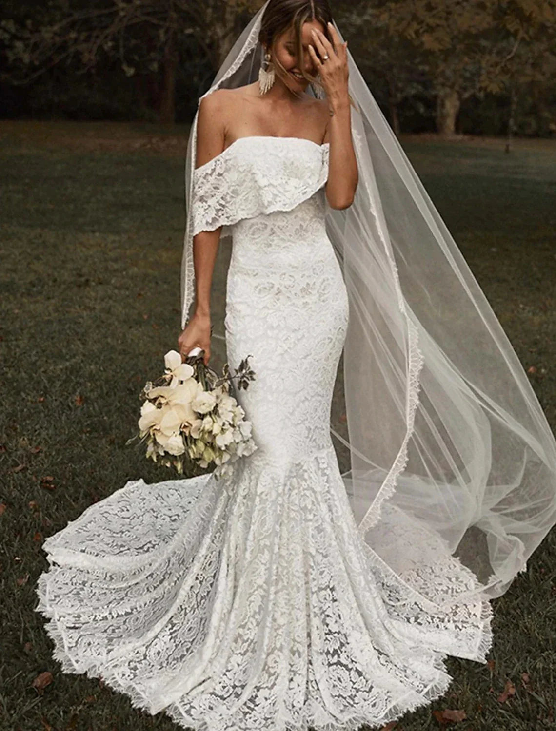 Beach Vintage Boho Wedding Dresses Mermaid / Trumpet Off Shoulder Short Sleeve Court Train Lace Bridal Gowns With Solid Color