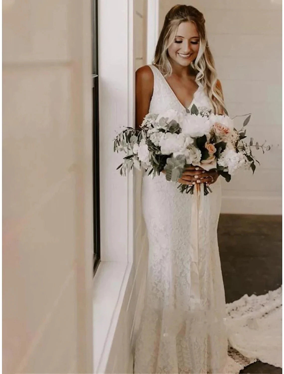 Reception Formal Wedding Dresses Mermaid / Trumpet V Neck Sleeveless Court Train Lace Bridal Gowns With Embroidery