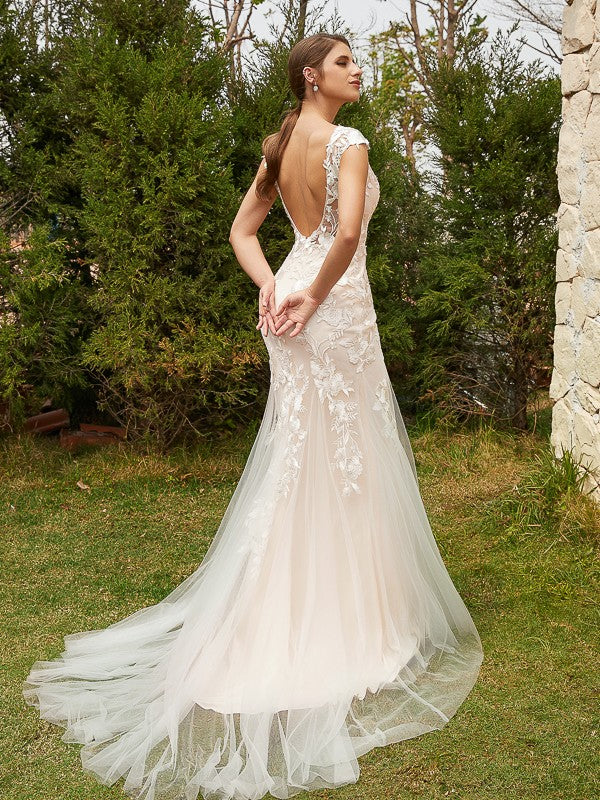 Lace Scoop Sleeveless Court Train Wedding Dresses