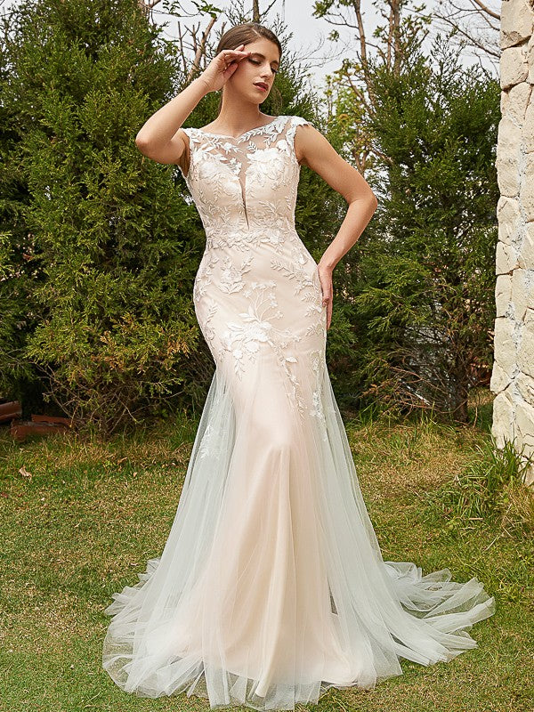 Lace Scoop Sleeveless Court Train Wedding Dresses