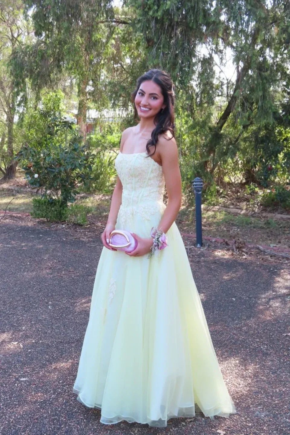 Charming A-line Strapless Sleeveless Appliqué Tulle Floor-Length Prom Dress
