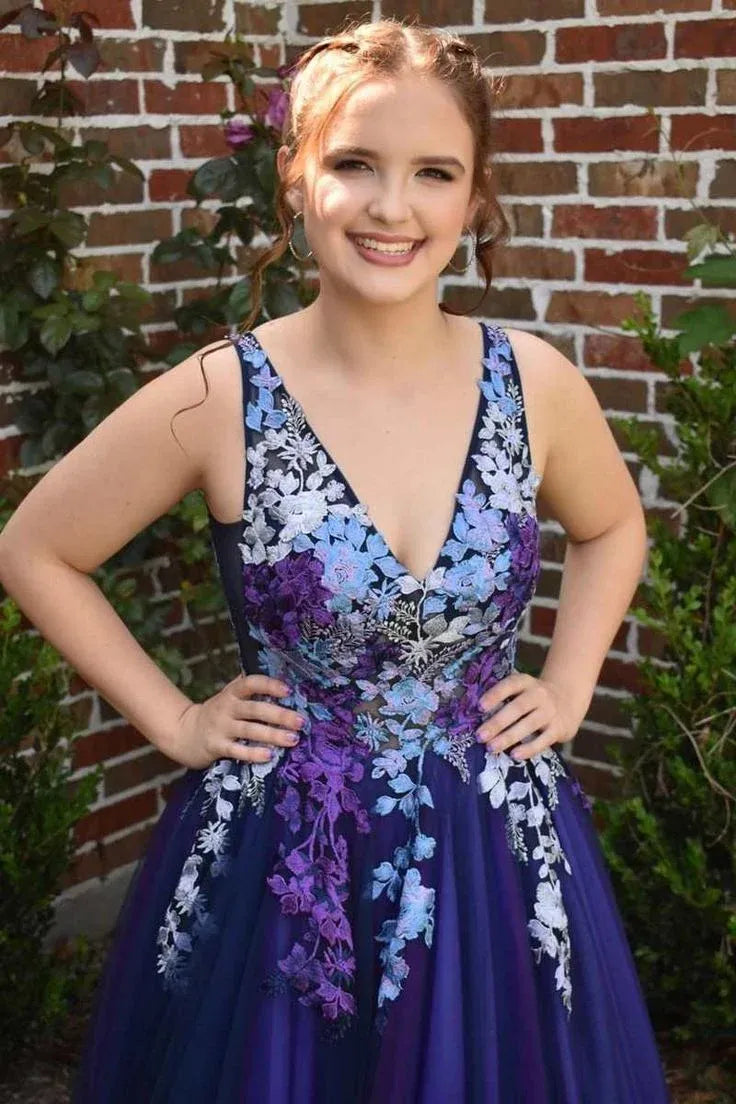 Graceful A-Line V Neck Sleeveless Appliques Tulle Floor-Length Prom Dress