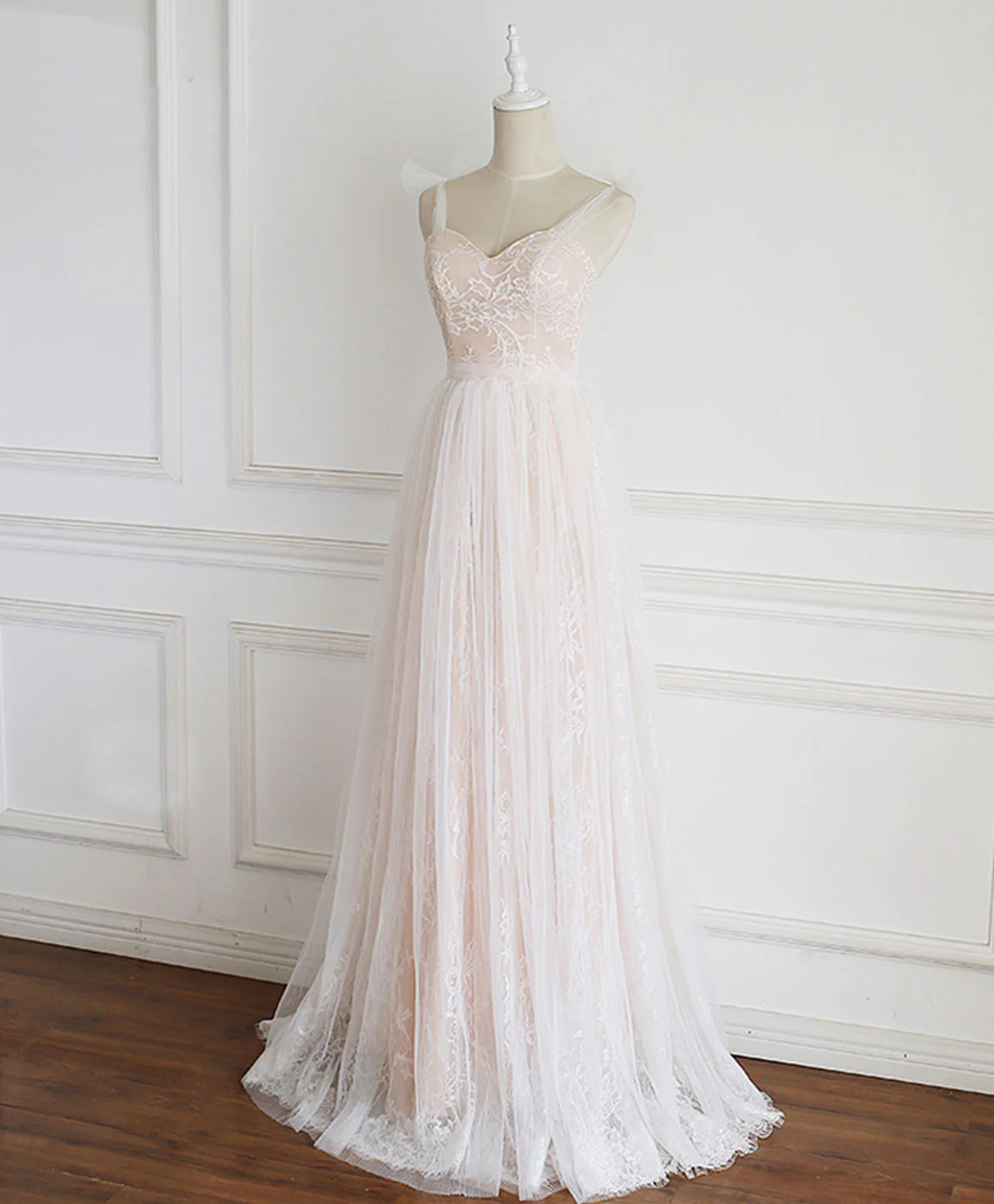 Off-Shoulder Sweetheart Tulle Lace Long Prom Dress