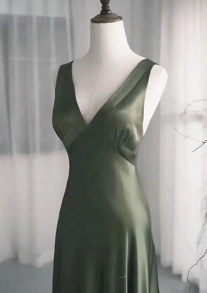 Xuewuba Dress A-line Green Satin V-neckline Low Back Prom Dress Green Evening Dress Formal Wear Dresses