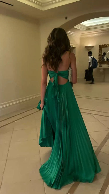 Xuewuba Dress Chic A Line Halter Neck Green Long Prom Dress with Keyhole Evening Dress