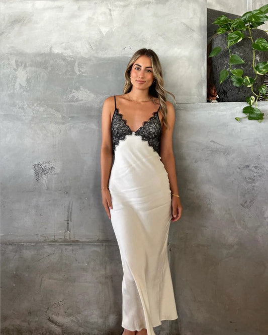 Xuewuba Dress Spaghetti Straps White and Black Lace V-neck Sleeveless Mermaid Floor Length Prom Dress