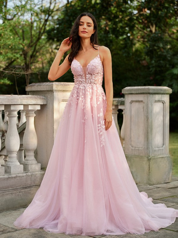 Tulle Applique V-neck Sleeveless Court Train Dresses
