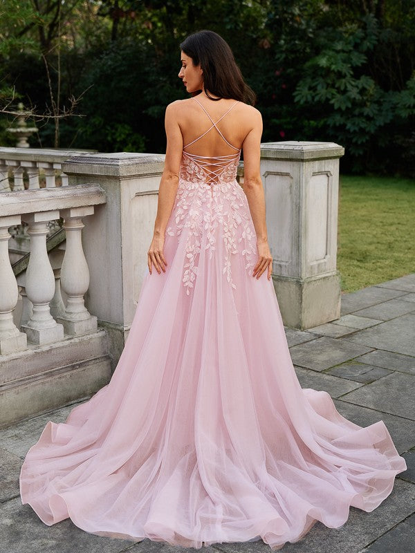 Tulle Applique V-neck Sleeveless Court Train Dresses